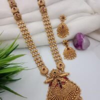 Shahi Haar (L)