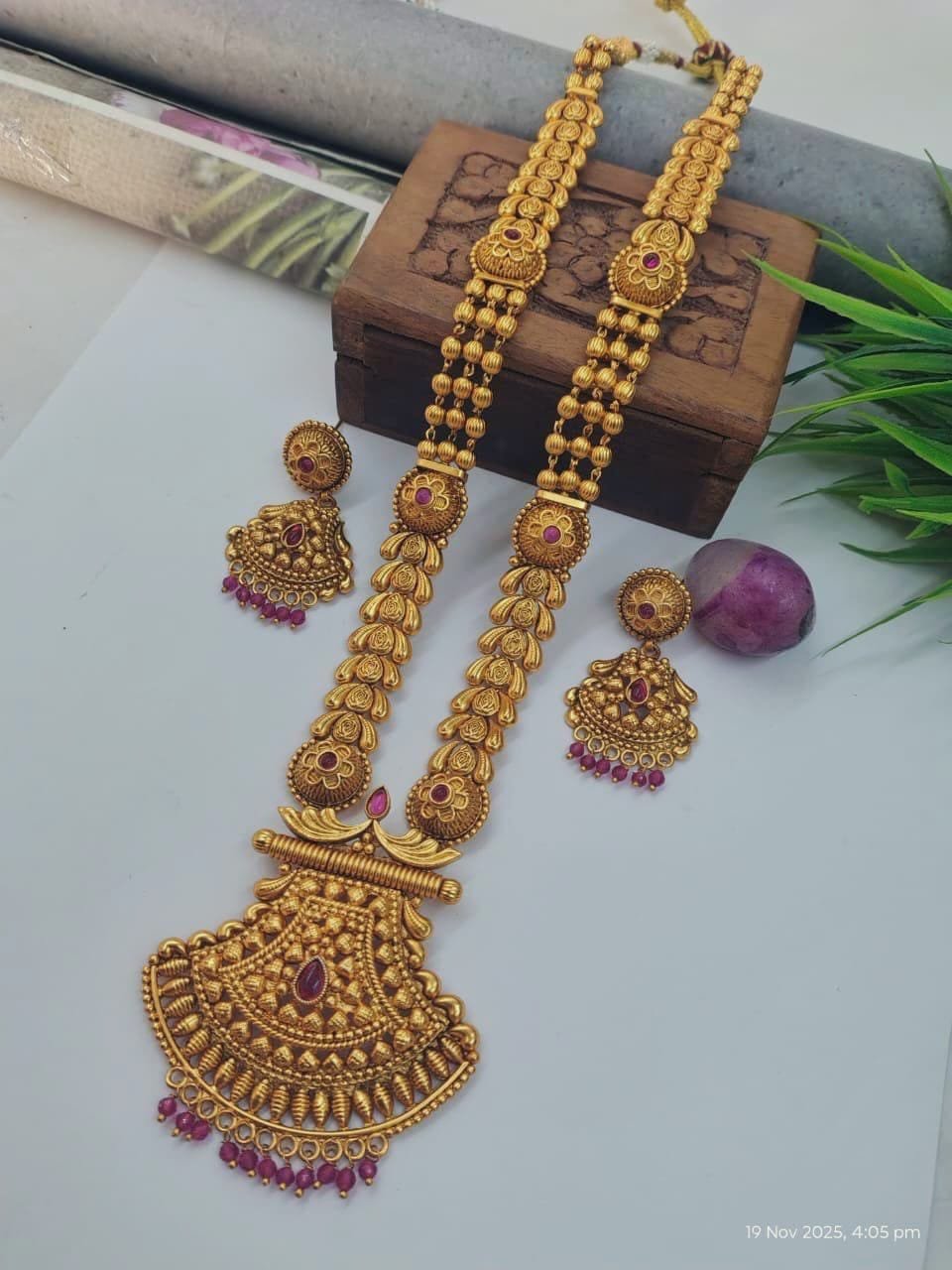 Shahi Haar (H)