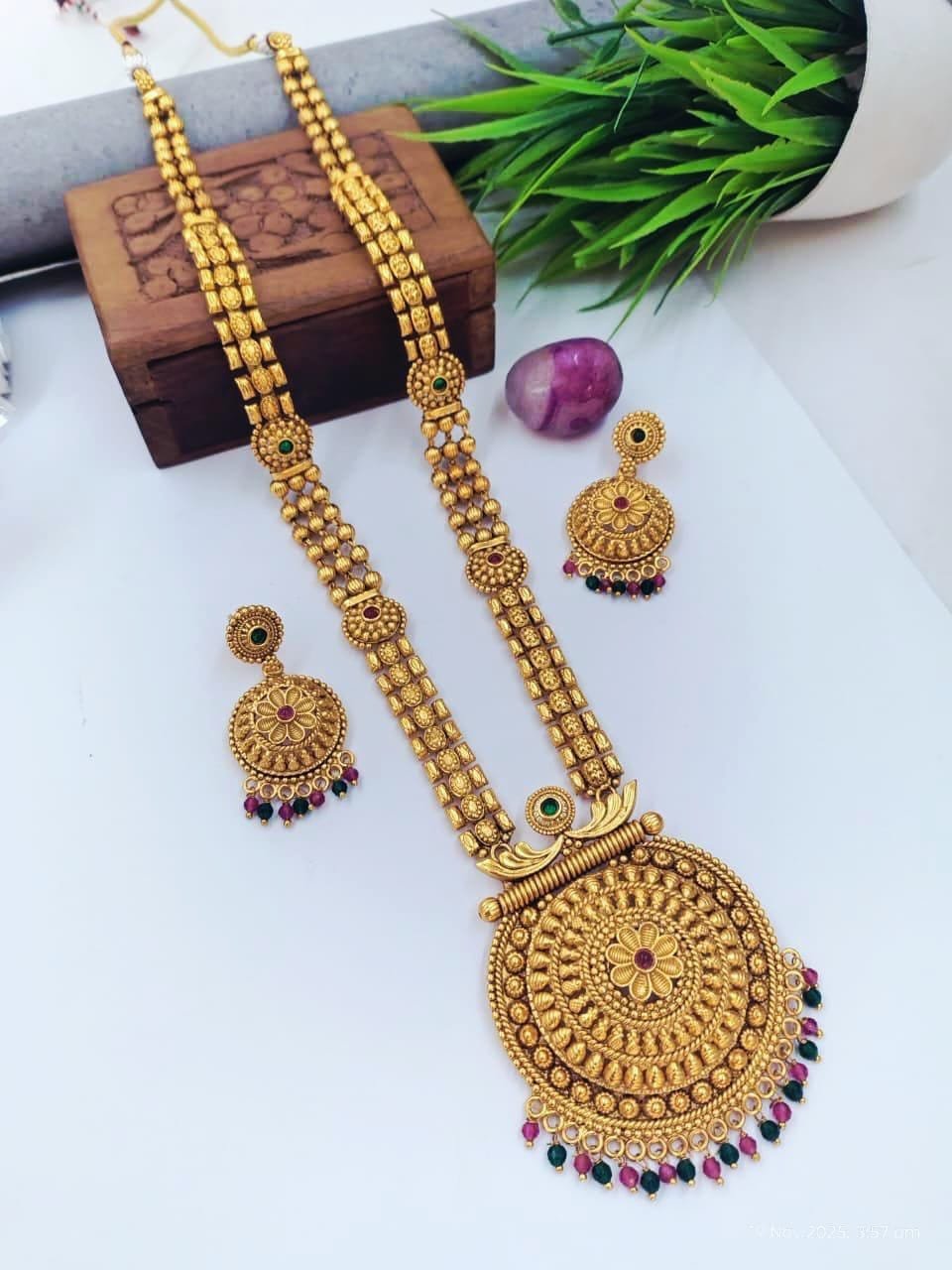 Shahi Haar (F)